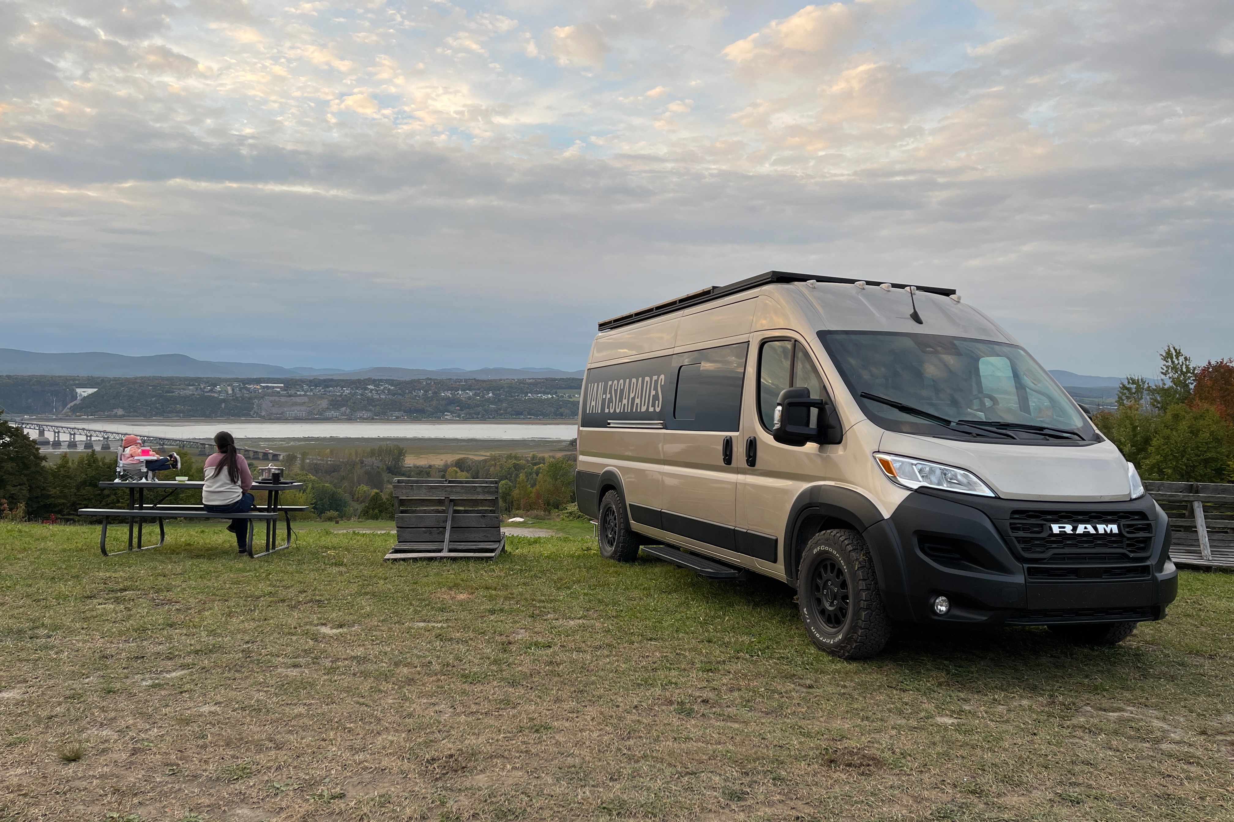 Van-Escapades 23-002 - Promaster 4 places