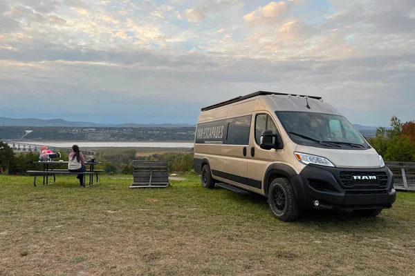 Van-Escapades 23-002 - Promaster 4 places