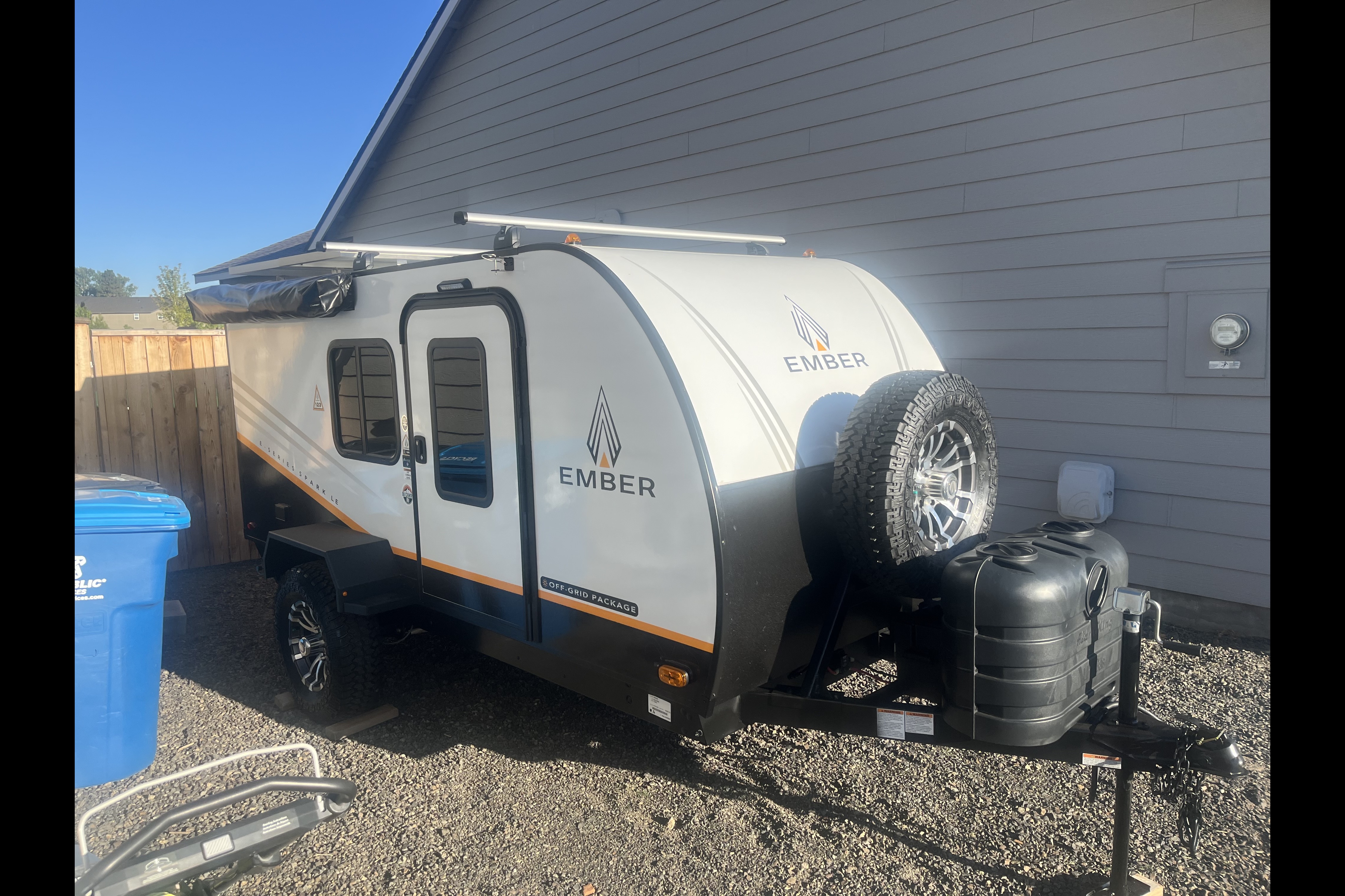 Ember off-grid Square Drop Trailer
