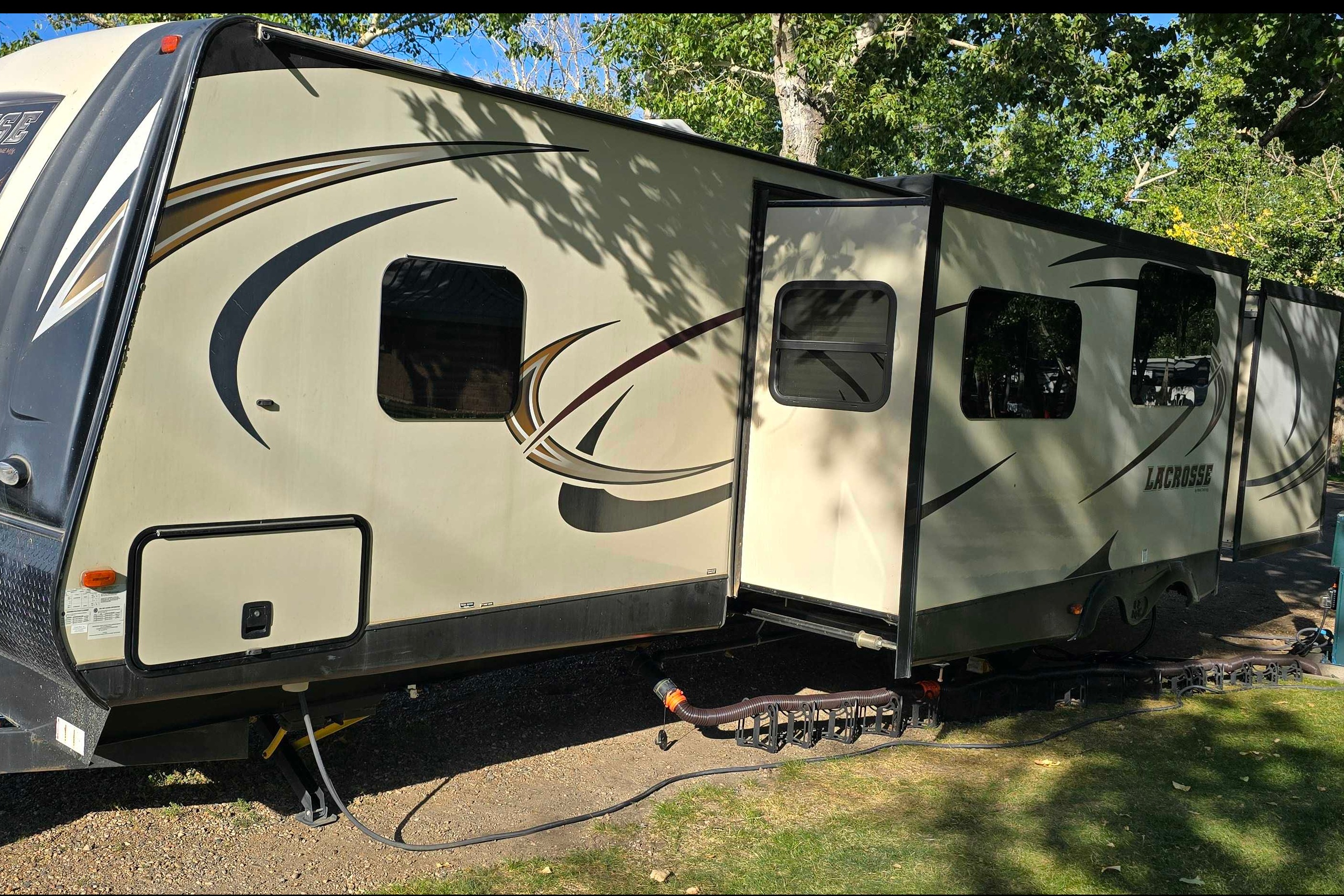 Super Spacious Bunk-House Travel Trailer
