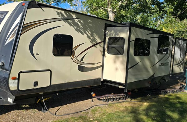Super Spacious Bunk-House Travel Trailer