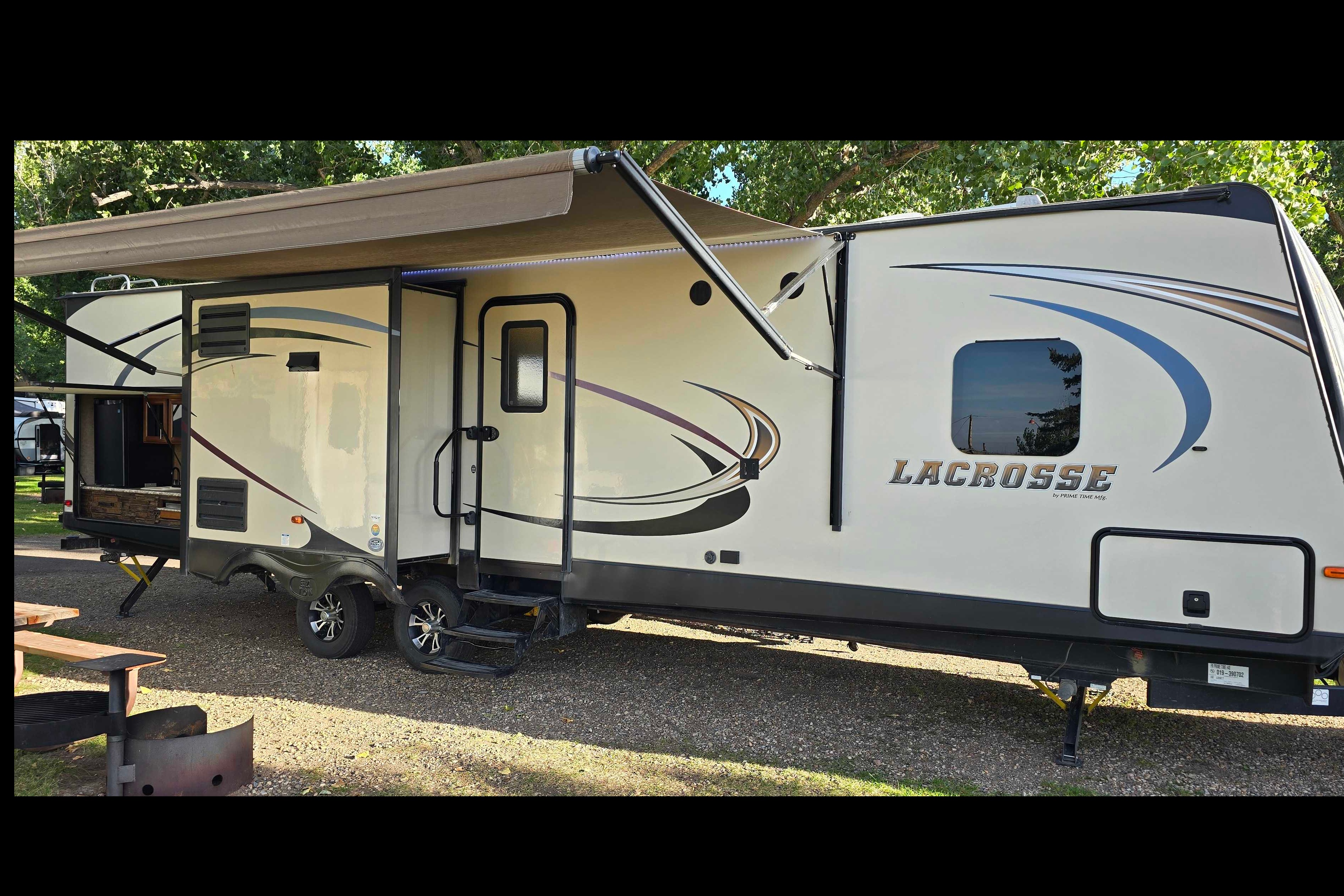 Super Spacious Bunk-House Travel Trailer