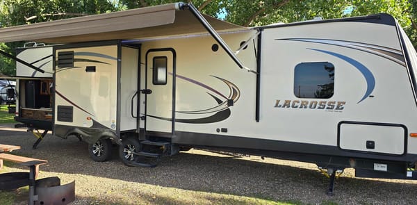 Super Spacious Bunk-House Travel Trailer