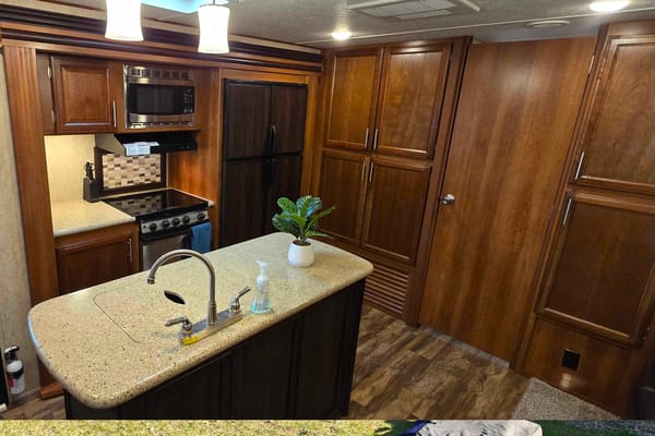 Super Spacious Bunk-House Travel Trailer