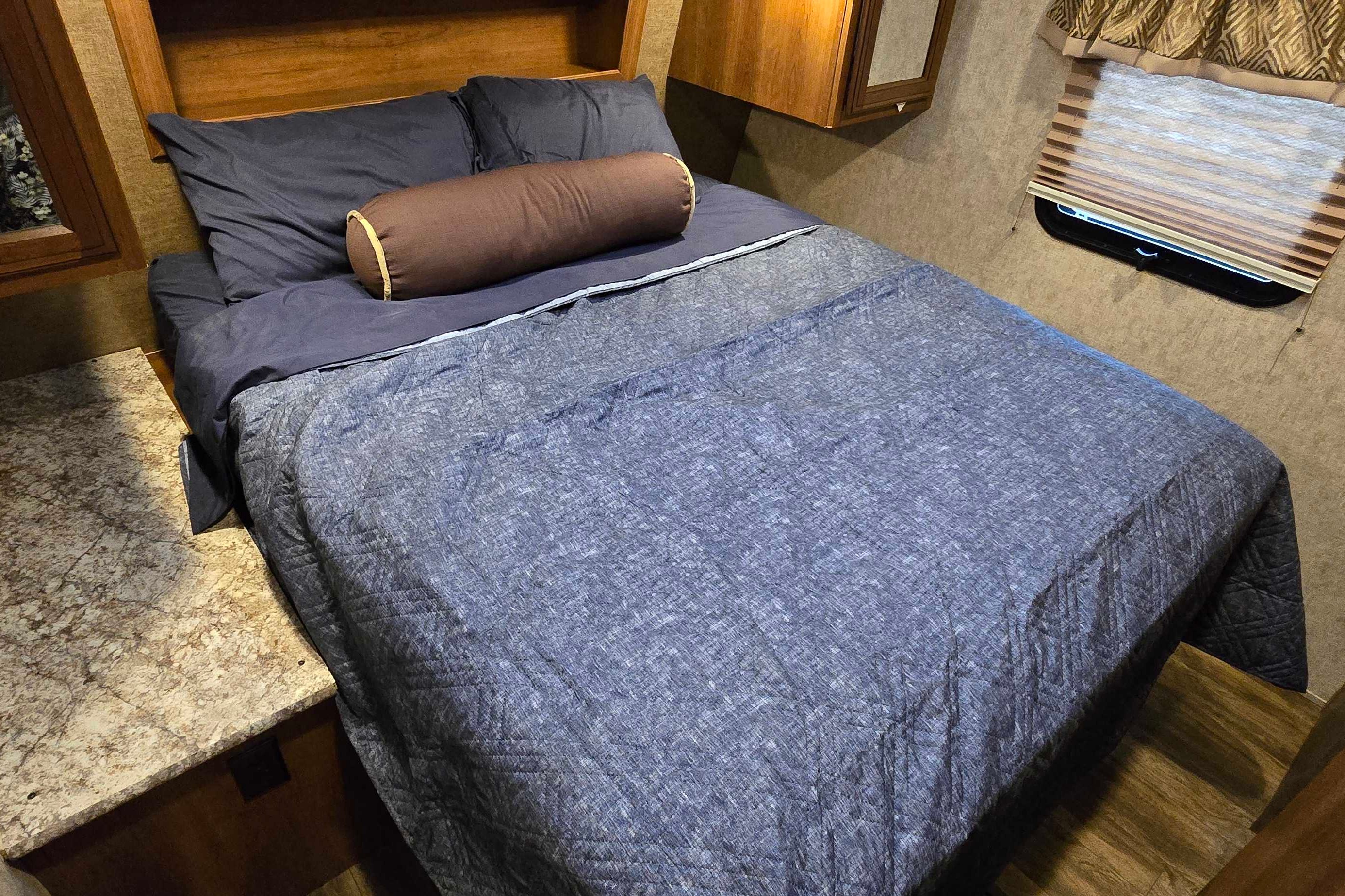 Super Spacious Bunk-House Travel Trailer