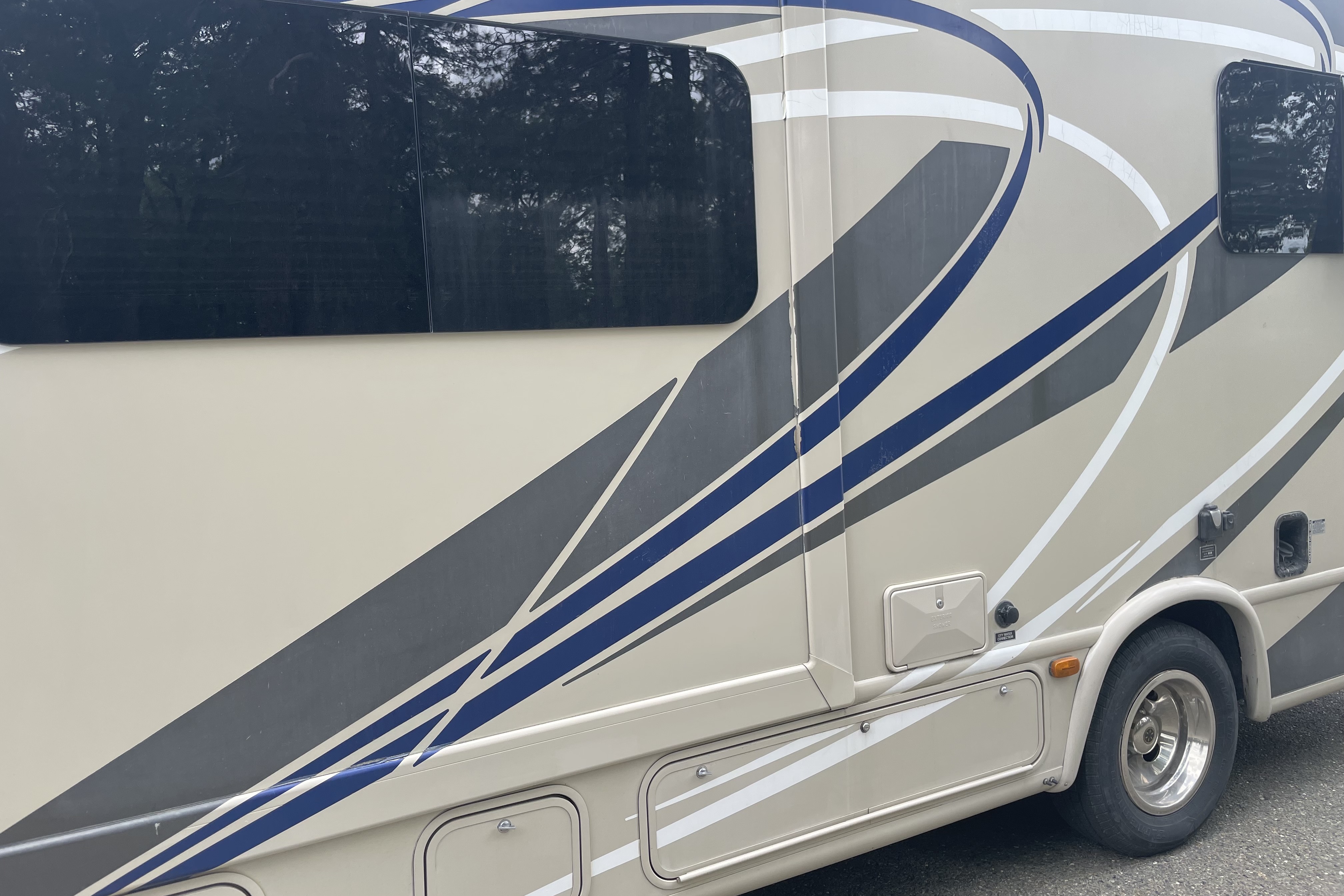 Vega Family Thor Motor Coach Vegas 24.1 Class A