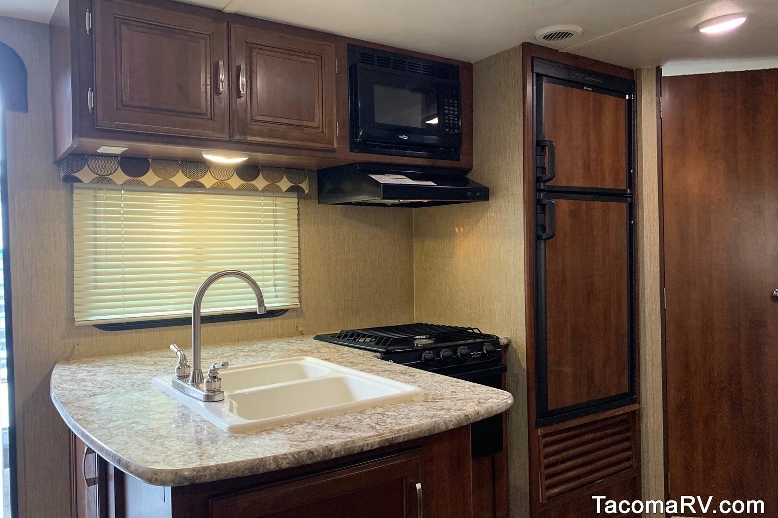 Landon's Keystone Passport 3350BHWE Travel Trailer