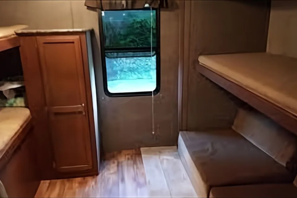 Landon's Keystone Passport 3350BHWE Travel Trailer