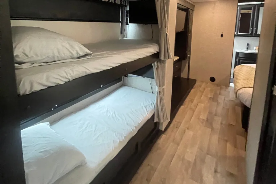 2 Bath- Class A Entegra Coach Visión xl CL40