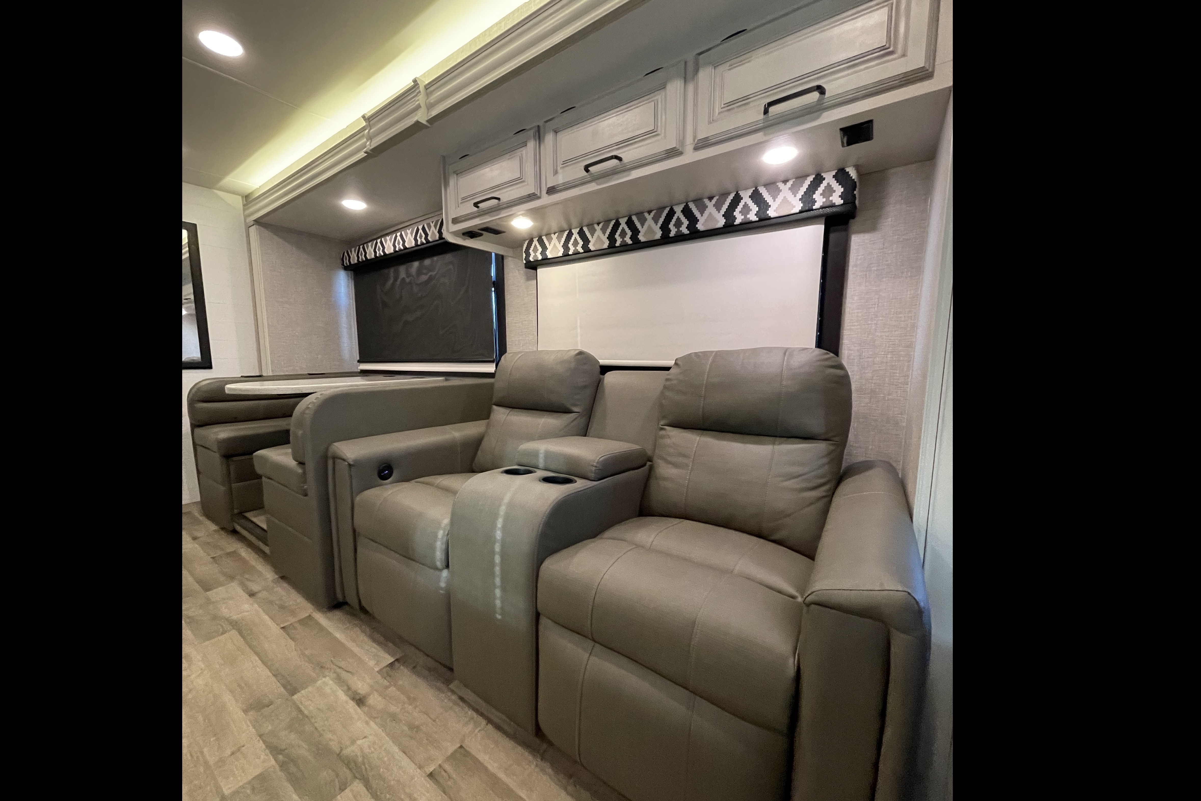 2 Bath- Class A Entegra Coach Visión xl CL40