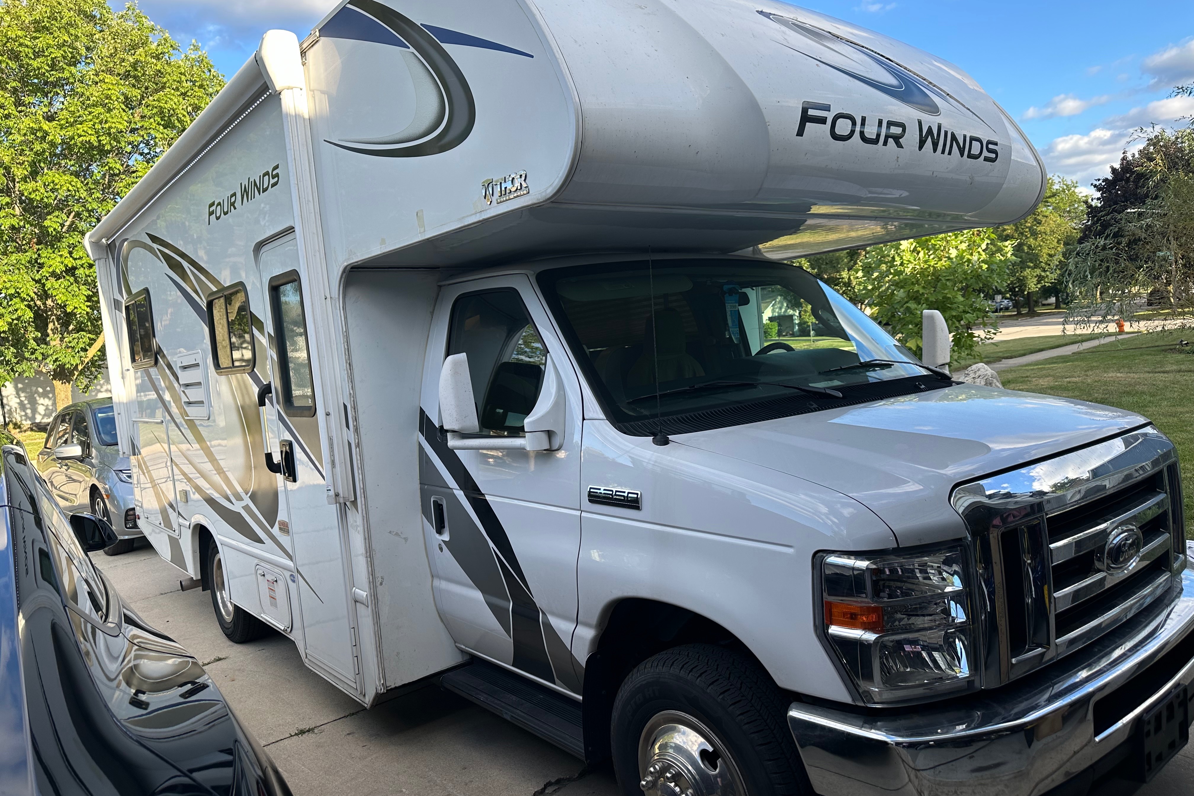Erika's Thor Motor Coach 22E Class C