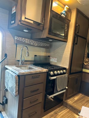 Erika's Thor Motor Coach 22E Class C