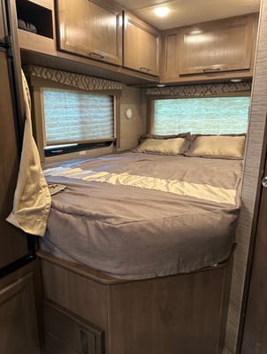 Erika's Thor Motor Coach 22E Class C