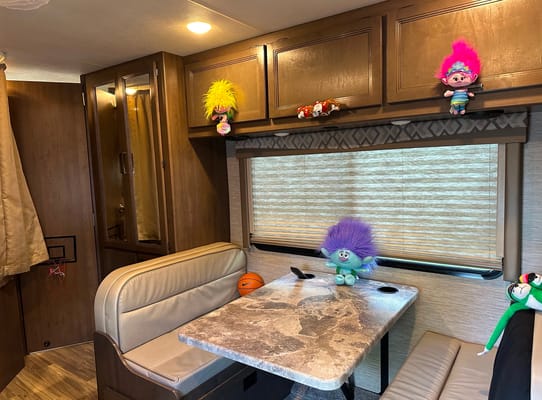 Erika's Thor Motor Coach 22E Class C