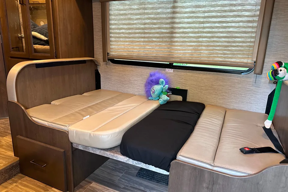 Erika's Thor Motor Coach 22E Class C