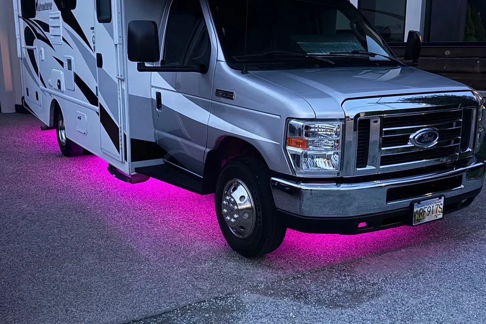 Myles's Adventurer Manufacturing 2017 ford E350 Adventurer Class C 23’ RV Class C