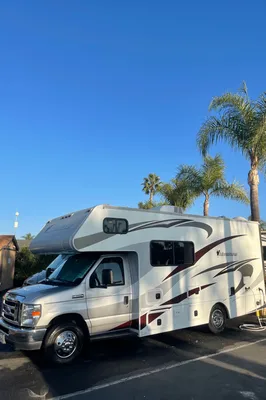 Myles's Adventurer Manufacturing 2017 ford E350 Adventurer Class C 23’ RV Class C