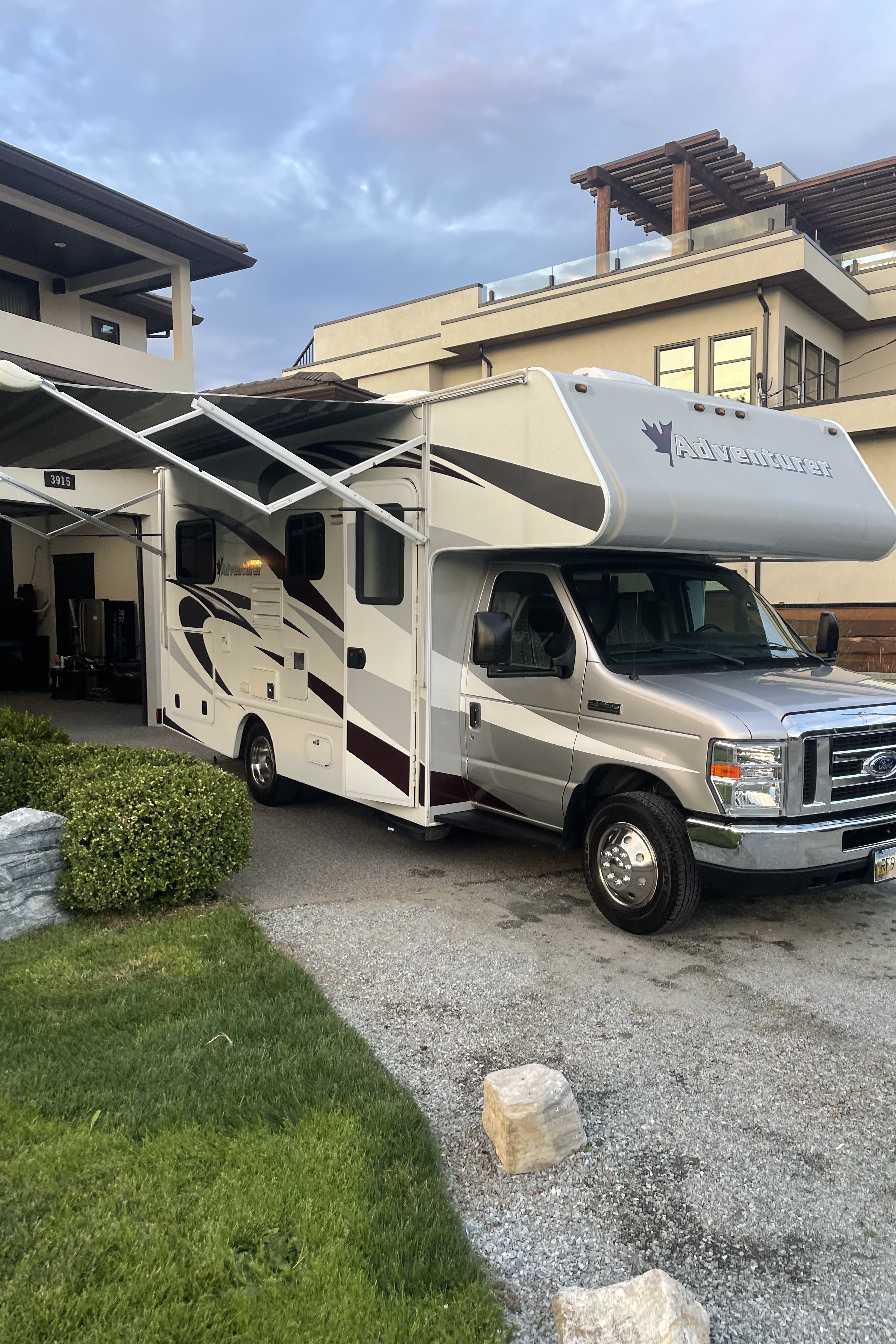 Myles's Adventurer Manufacturing 2017 ford E350 Adventurer Class C 23’ RV Class C