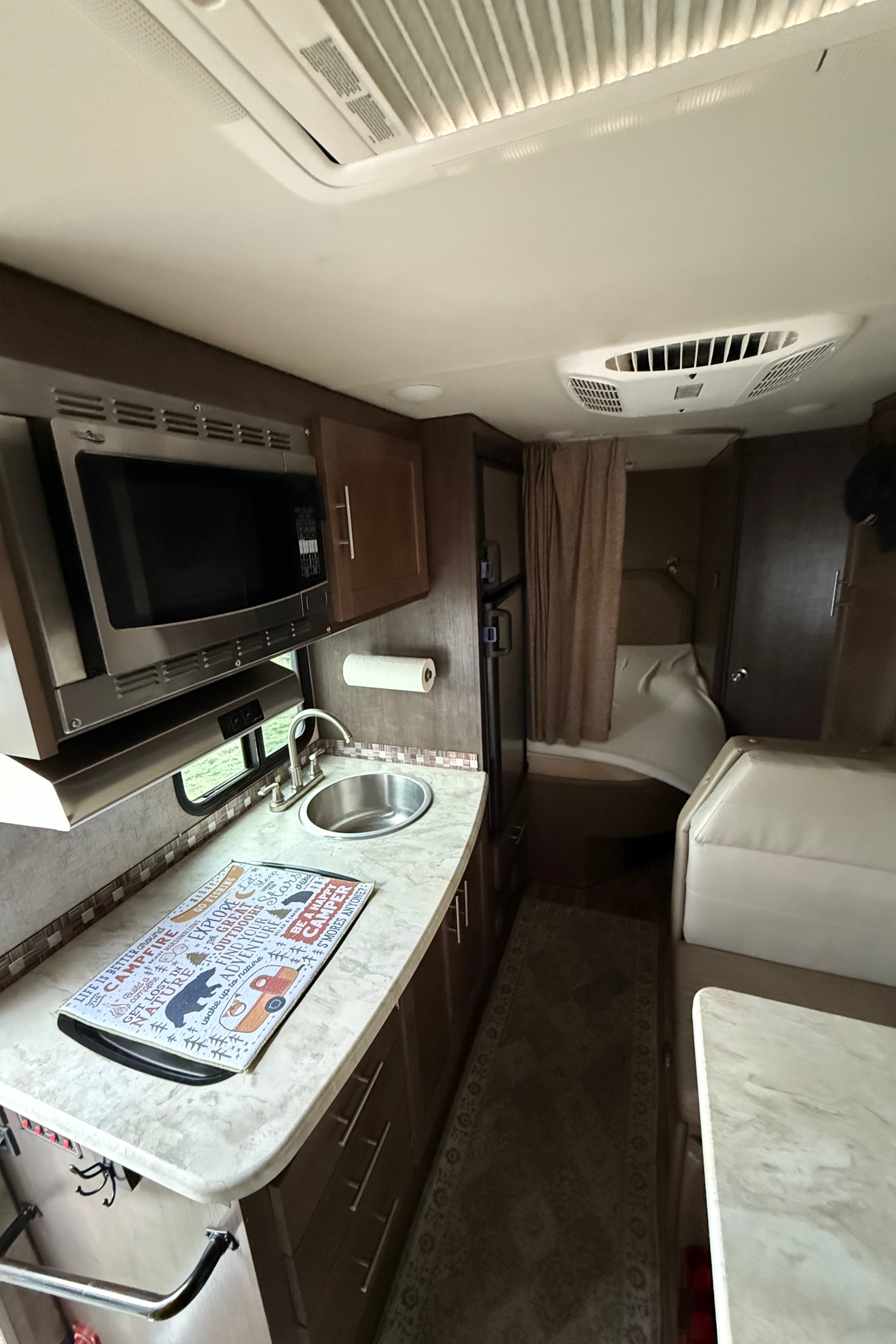 Myles's Adventurer Manufacturing 2017 ford E350 Adventurer Class C 23’ RV Class C