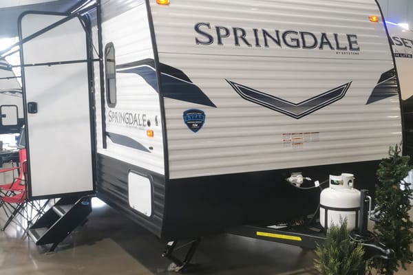 Dennis's Keystone 2022 Travel Trailer
