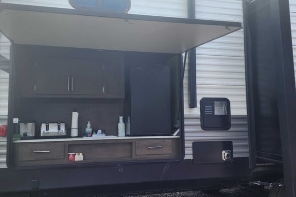 Coleman 337BH Travel Trailer