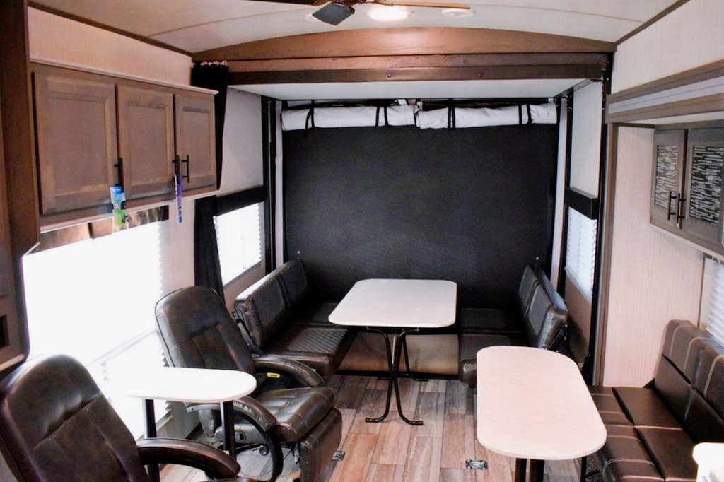 Chase's Heartland Fuel F-287 Toy Hauler
