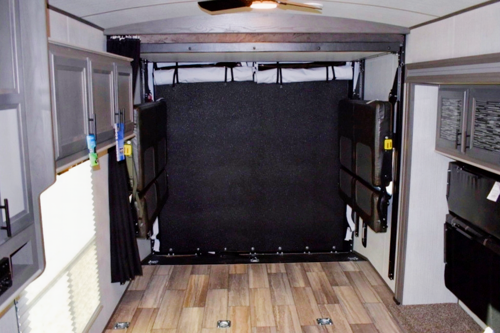 Chase's Heartland Fuel F-287 Toy Hauler