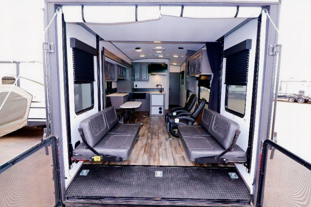Chase's Heartland Fuel F-287 Toy Hauler