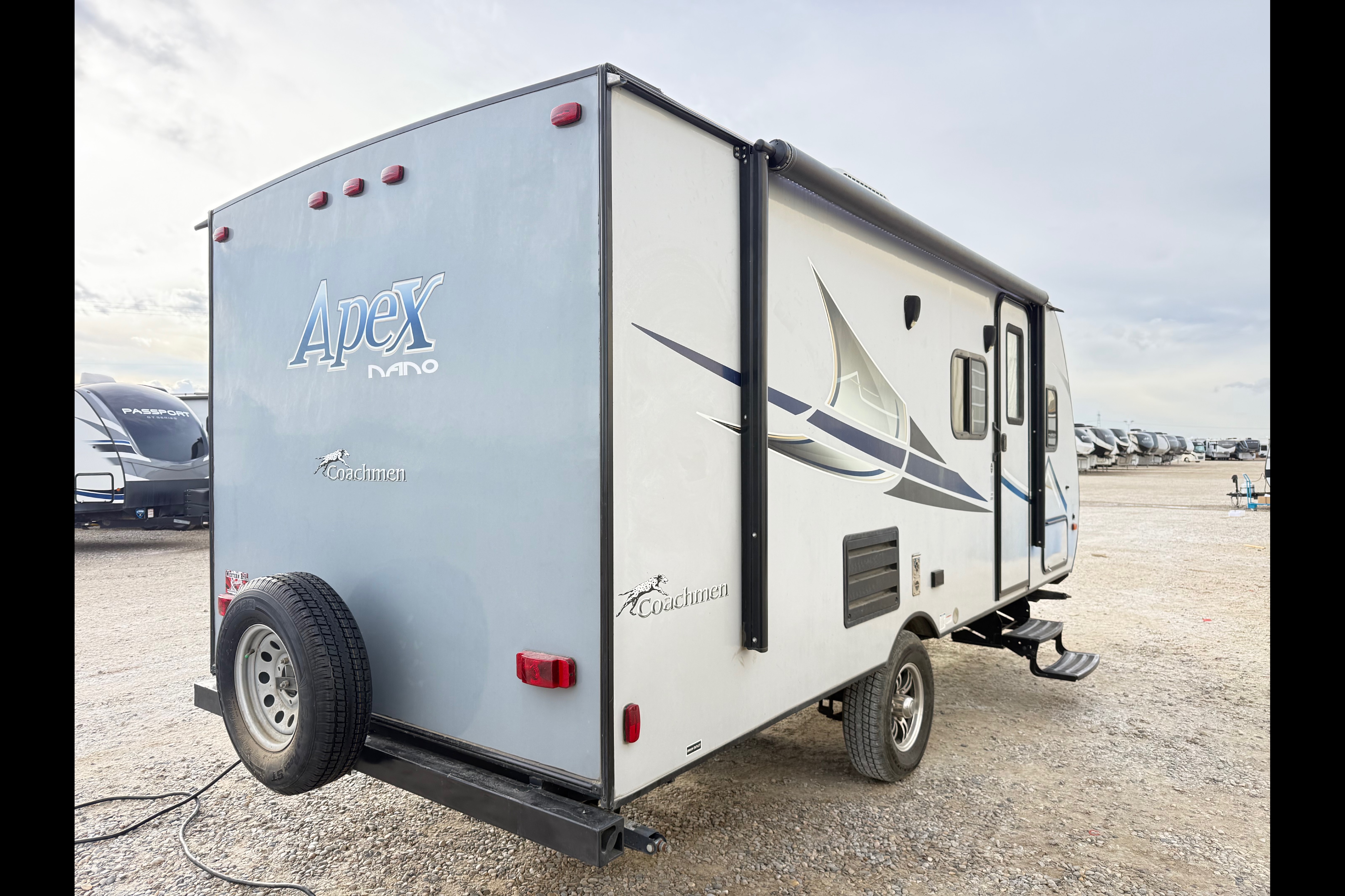 Light weight family friendly Coachmen Apex Nano 193bhs Travel Trailer