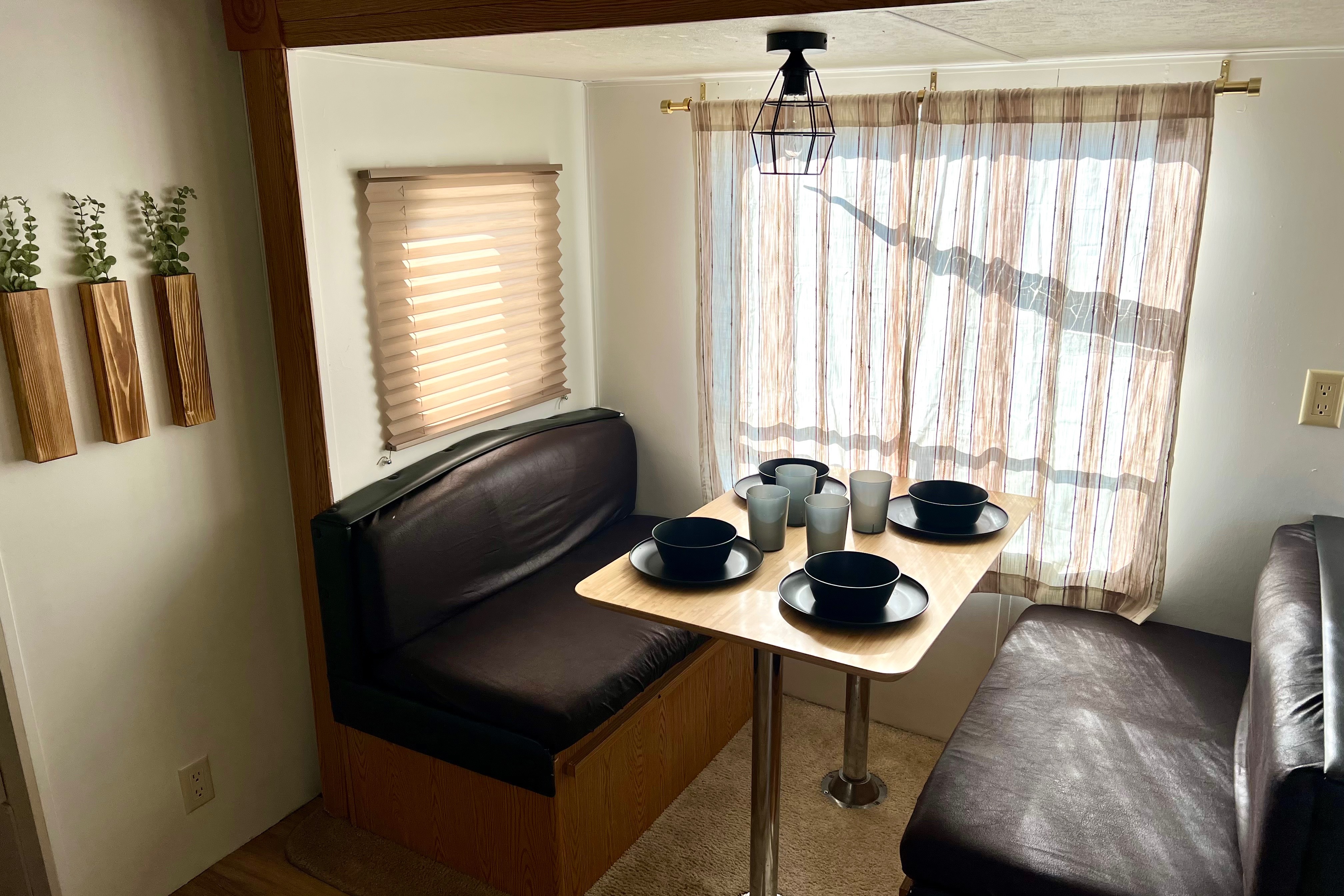 NEWLY RENOVATED 30 FT HOME AWAY FROM HOME**DELIVERY ONLY**