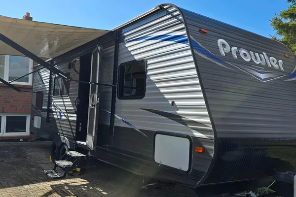 Cozy 25ft Travel Trailer - All amenities (microwave, oven, AC, heater...)