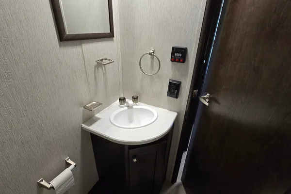 Cozy 25ft Travel Trailer - All amenities (microwave, oven, AC, heater...)