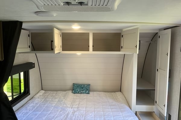 Brand New, LD's Pet Friendly Trailer, Sleeps 6