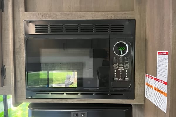 Brand New, LD's Pet Friendly Trailer, Sleeps 6
