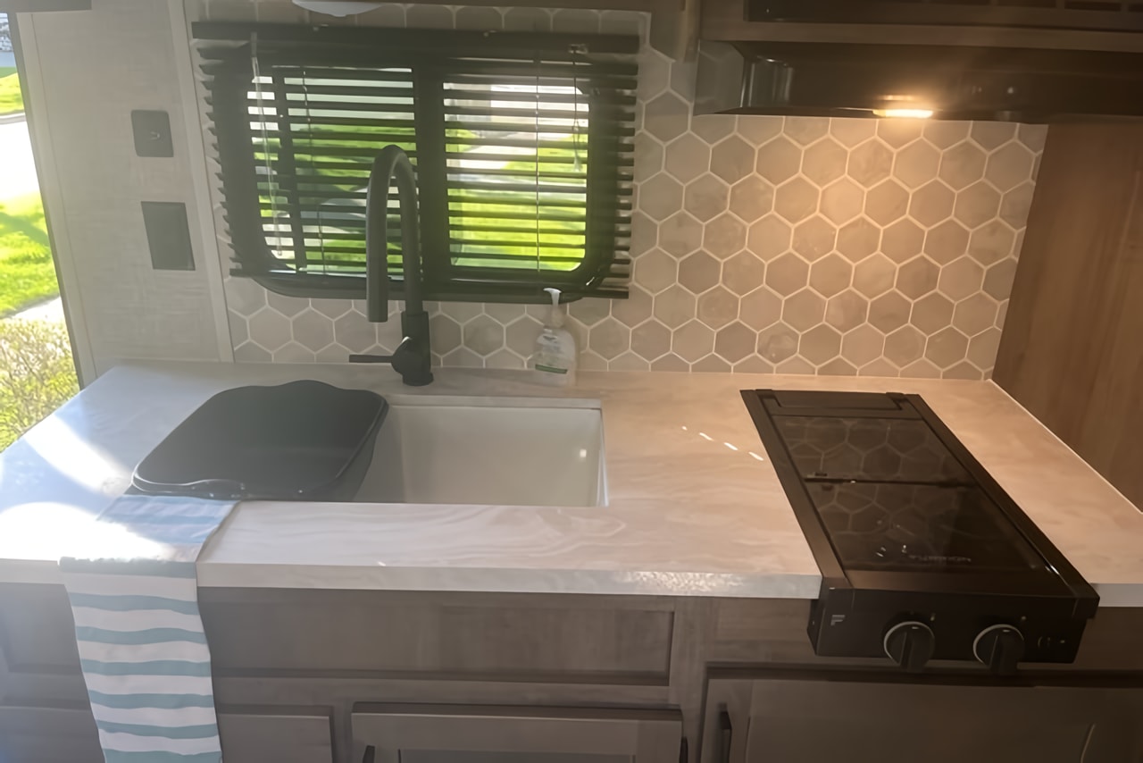 Brand New, LD's Pet Friendly Trailer, Sleeps 6