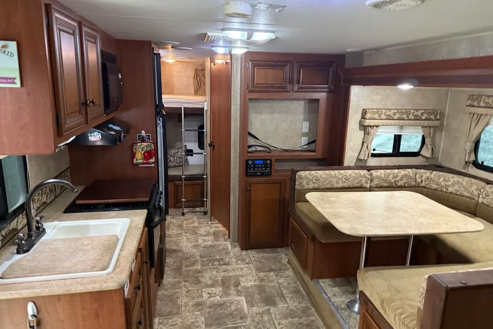 WestK Spacious Bunkhouse with Dinette Slide