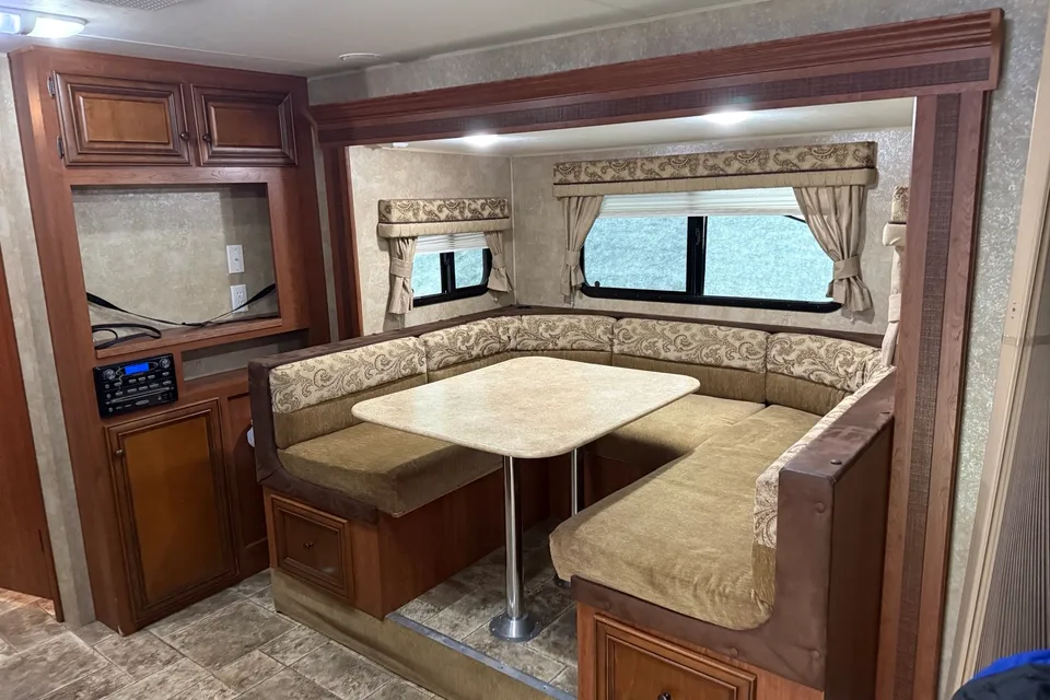WestK Spacious Bunkhouse with Dinette Slide