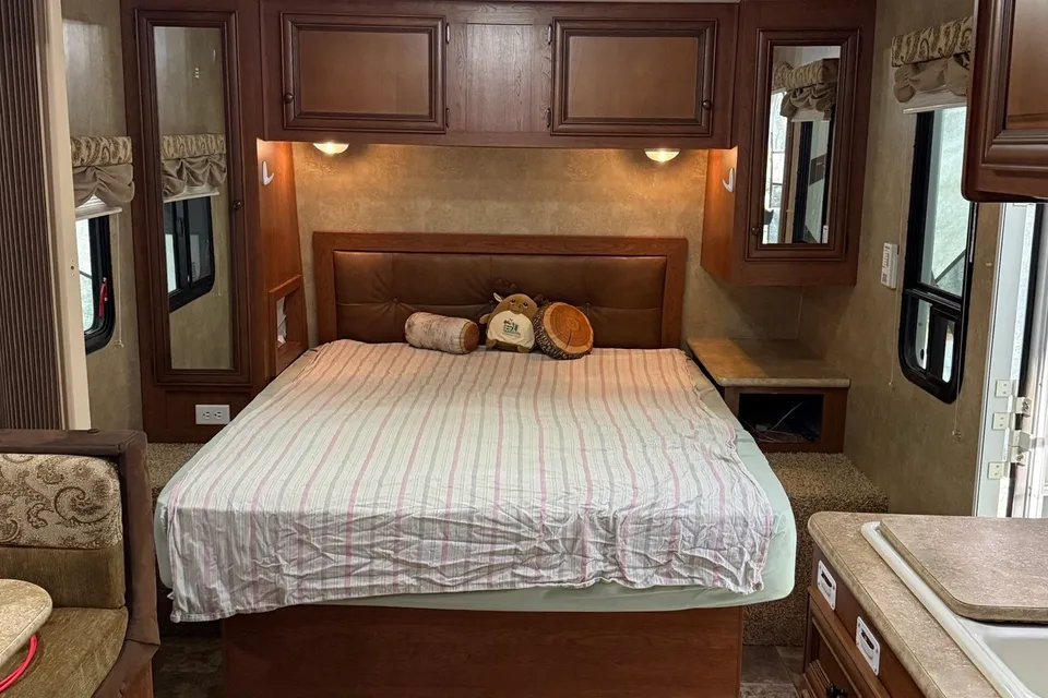 WestK Spacious Bunkhouse with Dinette Slide