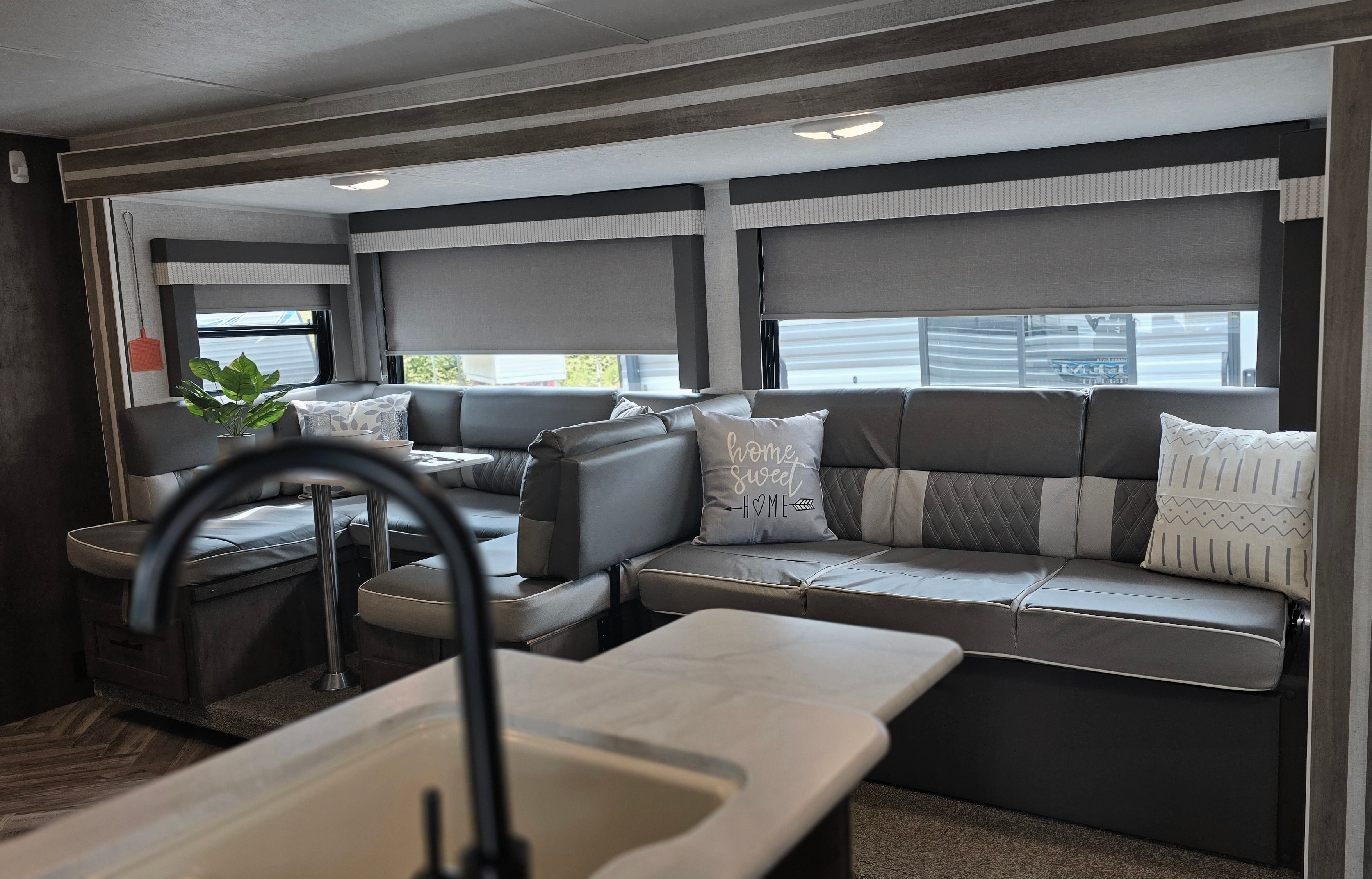 2022 Forest River Salem Cruise Lite Travel Trailer sleeps 10