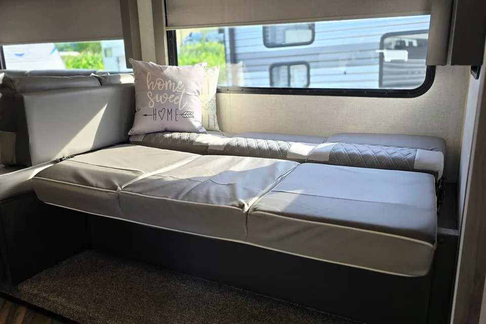 2022 Forest River Salem Cruise Lite Travel Trailer sleeps 10