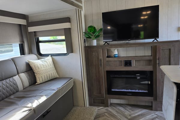 2022 Forest River Salem Cruise Lite Travel Trailer sleeps 10