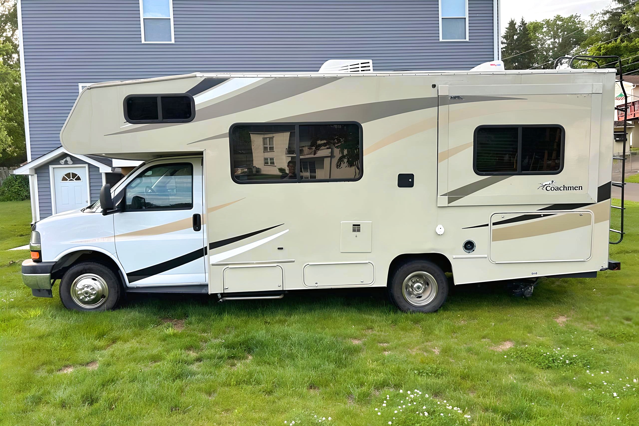 ADVENTURE AWAITS : SPACIOUS 2017 CHEVY LEPRECHAUN