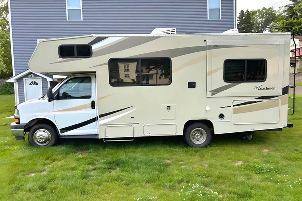 ADVENTURE AWAITS : SPACIOUS 2017 CHEVY LEPRECHAUN