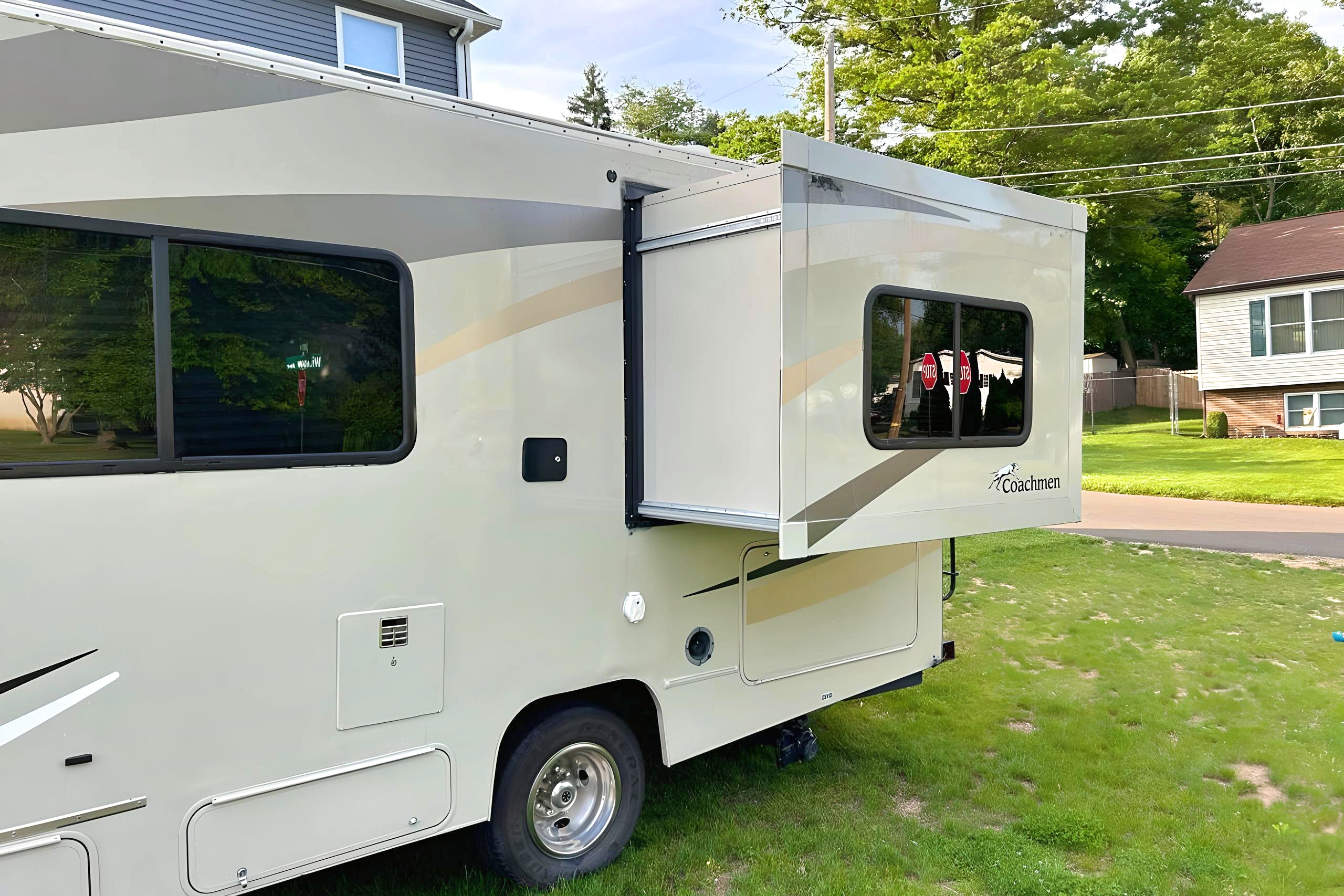 ADVENTURE AWAITS : SPACIOUS 2017 CHEVY LEPRECHAUN