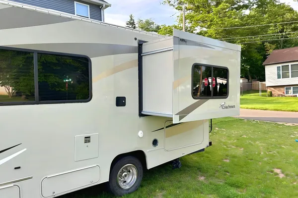 ADVENTURE AWAITS : SPACIOUS 2017 CHEVY LEPRECHAUN