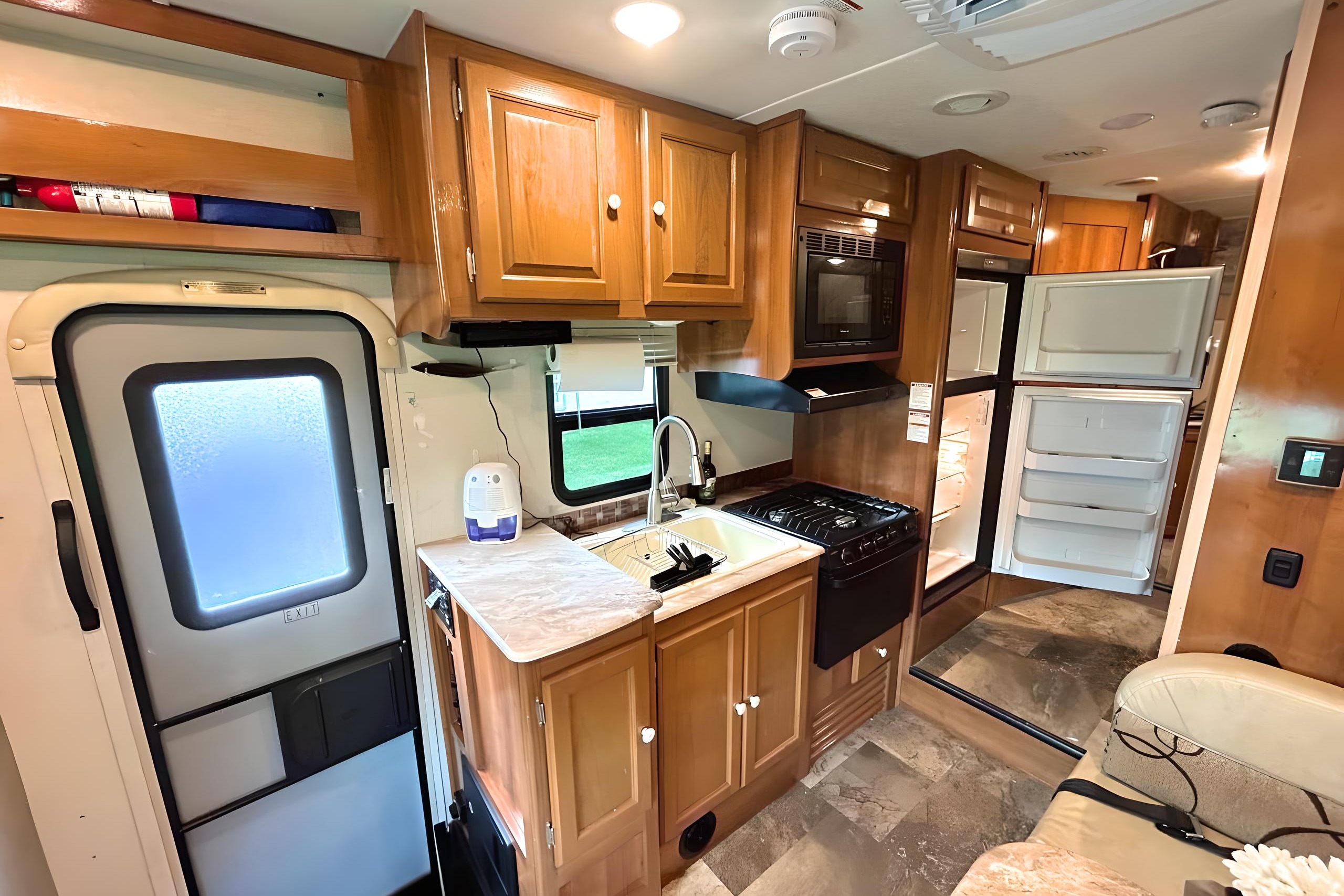 ADVENTURE AWAITS : SPACIOUS 2017 CHEVY LEPRECHAUN