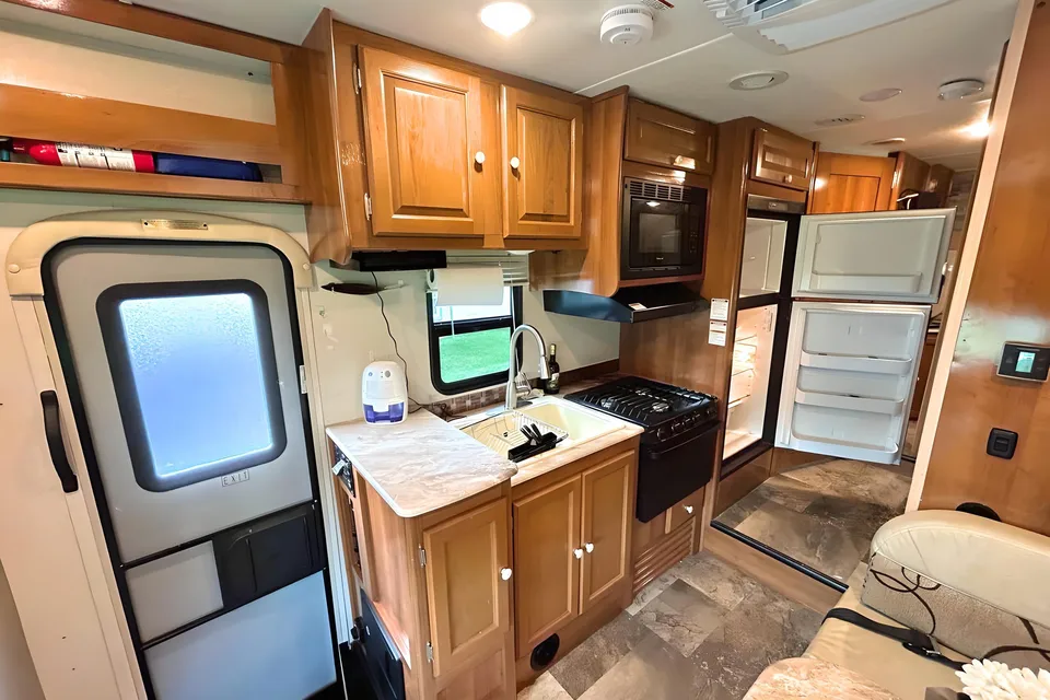 ADVENTURE AWAITS : SPACIOUS 2017 CHEVY LEPRECHAUN