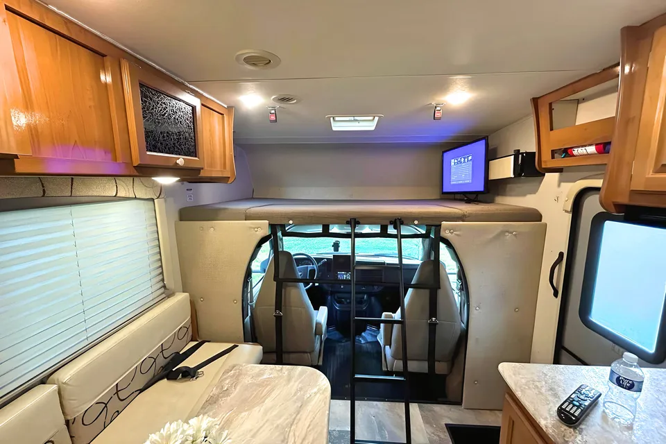 ADVENTURE AWAITS : SPACIOUS 2017 CHEVY LEPRECHAUN