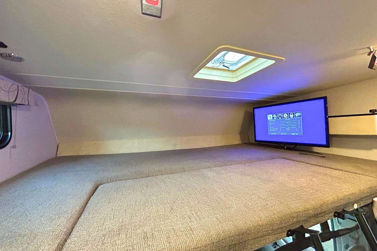 ADVENTURE AWAITS : SPACIOUS 2017 CHEVY LEPRECHAUN