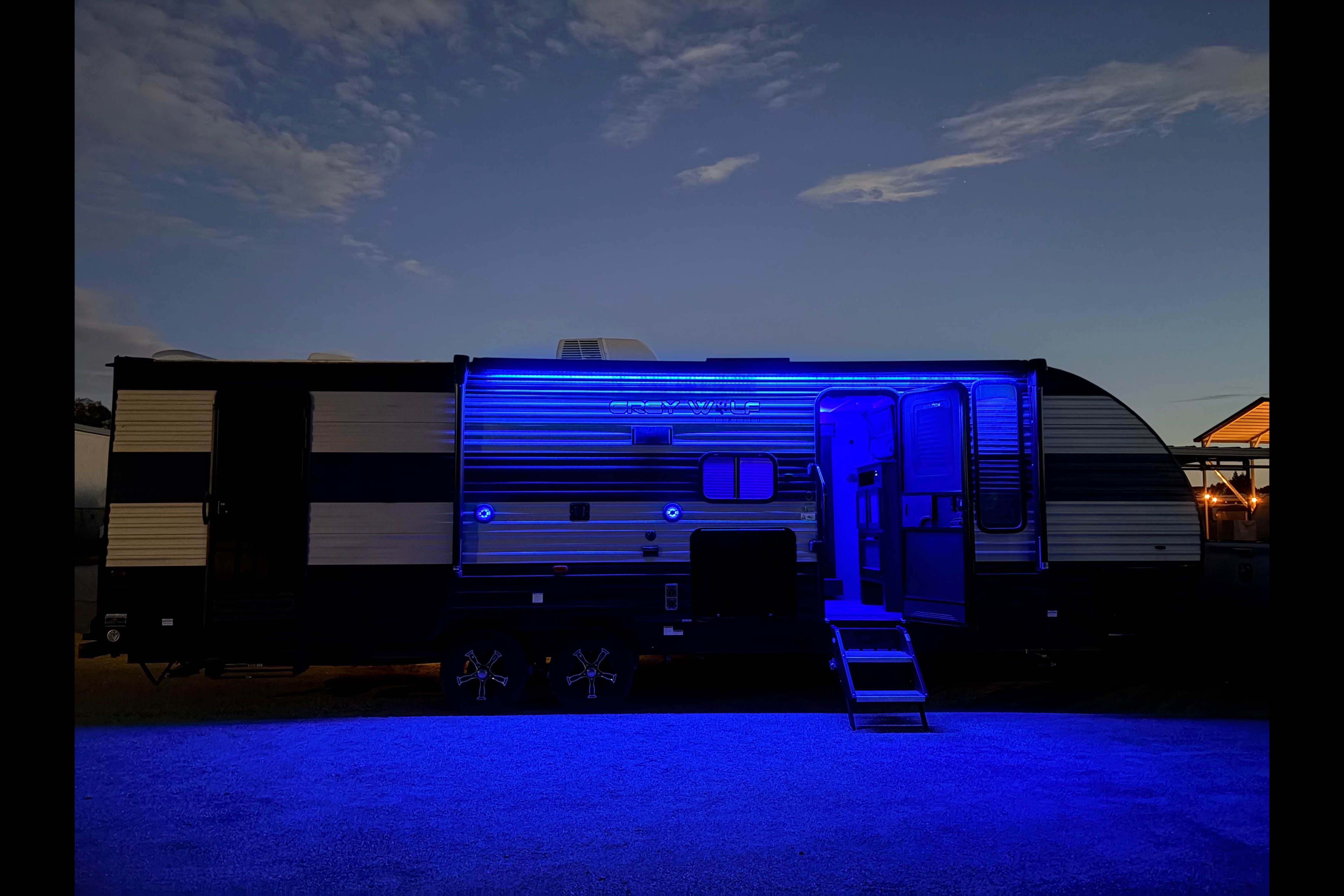 Luxury  Greywolf 26DBH Travel Trailer with fireplace